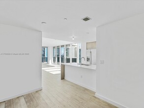 600 NE 27th St, Unit 2505 in Miami, FL - Building Photo - Building Photo