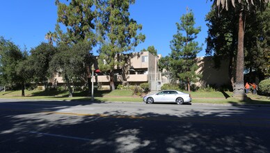 1425 Orange Grove Blvd in Pasadena, CA - Foto de edificio - Building Photo