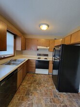 1040 Castlewood Dr in Brookings, SD - Building Photo - Building Photo