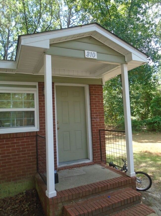 310 Old Shaw Rd in Fayetteville, NC - Foto de edificio - Building Photo