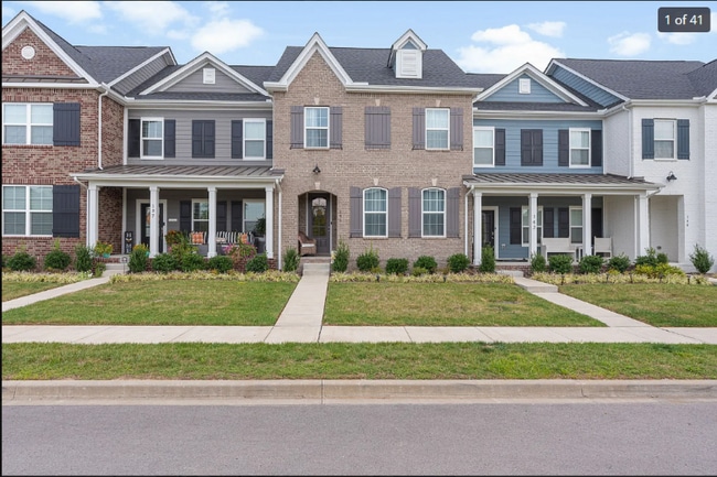 141 Saddle Wood Ln in Hendersonville, TN - Foto de edificio - Building Photo