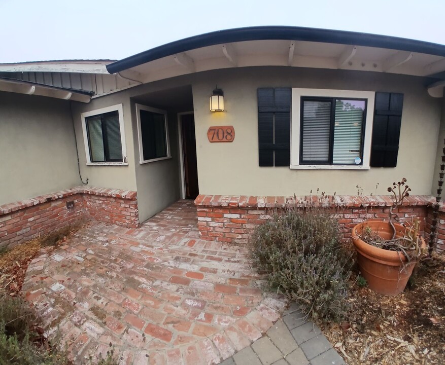 708 Woodland Dr in Los Osos, CA - Building Photo