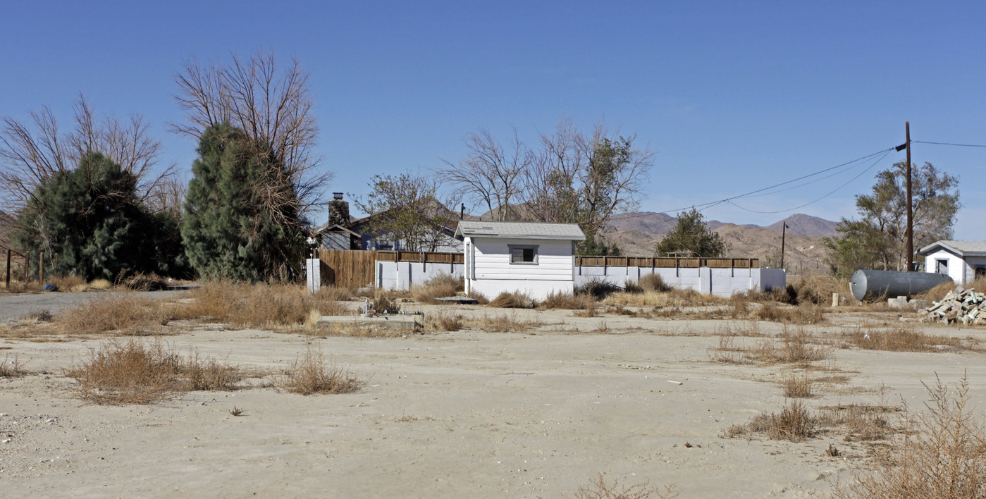 11250 Barstow Rd in Lucerne Valley, CA - Building Photo