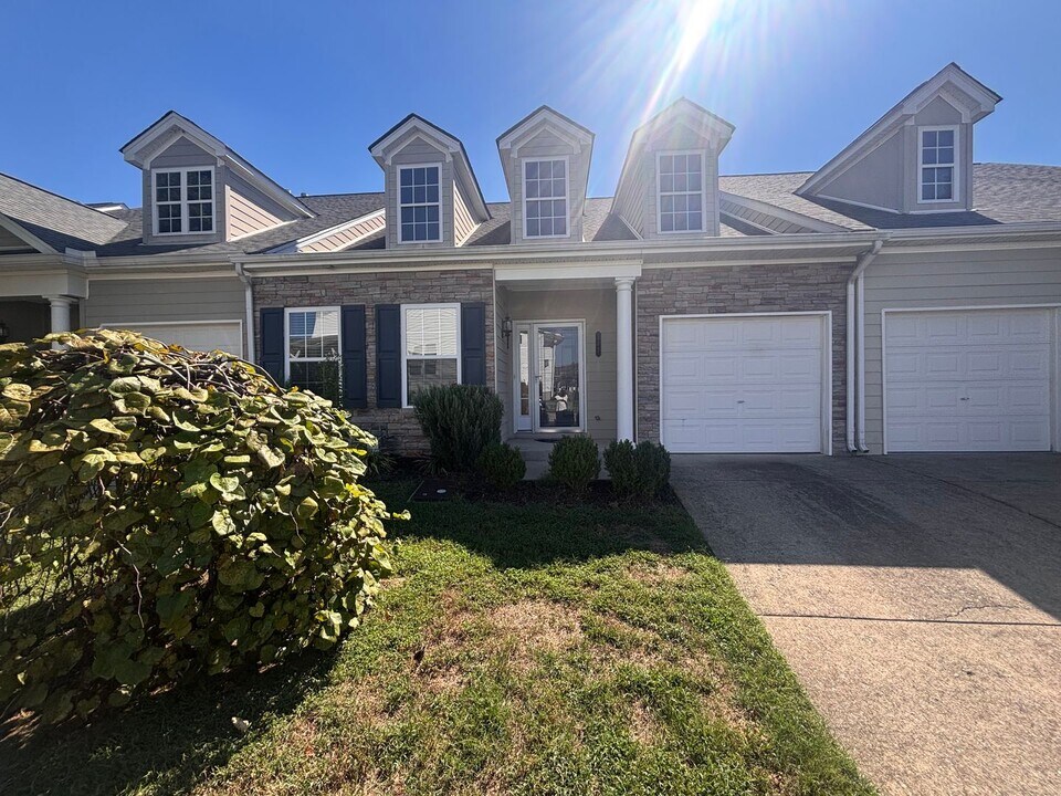 307 Harbor Village Dr in Nashville, TN - Building Photo