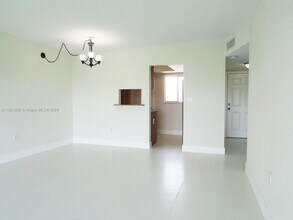 7701 SW 88th St in Miami, FL - Building Photo - Building Photo