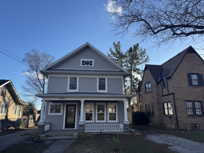 1851 E State St in Rockford, IL - Building Photo