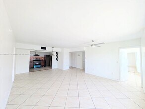 1075 93rd St in Bay Harbor Islands, FL - Building Photo - Building Photo