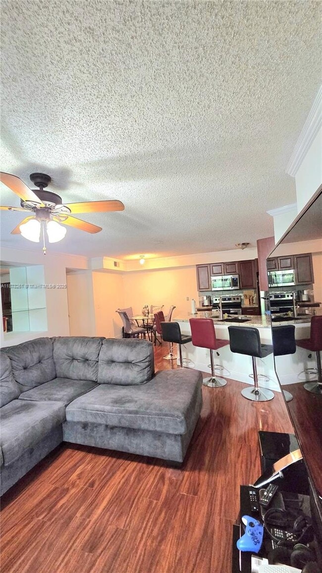 9999 Summerbreeze Dr in Sunrise, FL - Building Photo - Building Photo