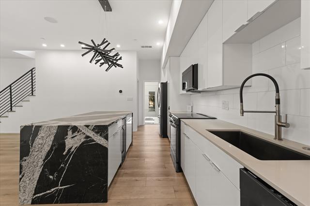 2001 N Prairie Ave in Dallas, TX - Building Photo - Building Photo