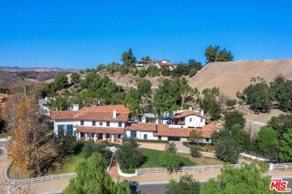 25127 Jim Bridger Rd in Hidden Hills, CA - Building Photo - Building Photo