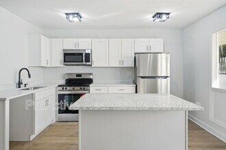 2065 E Ocean View Ave in Norfolk, VA - Building Photo - Building Photo