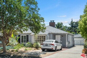 14348 Collins St in Los Angeles, CA - Building Photo - Building Photo