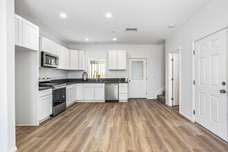 66715 Pinto Way in Desert Hot Springs, CA - Foto de edificio - Building Photo
