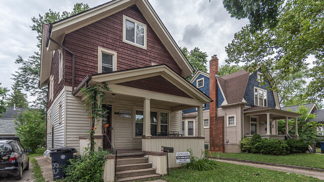 821 Dewey Ave in Ann Arbor, MI - Foto de edificio - Building Photo