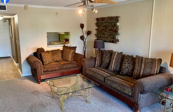 4902 38th Way S, Unit E 309 in St. Petersburg, FL - Building Photo - Building Photo