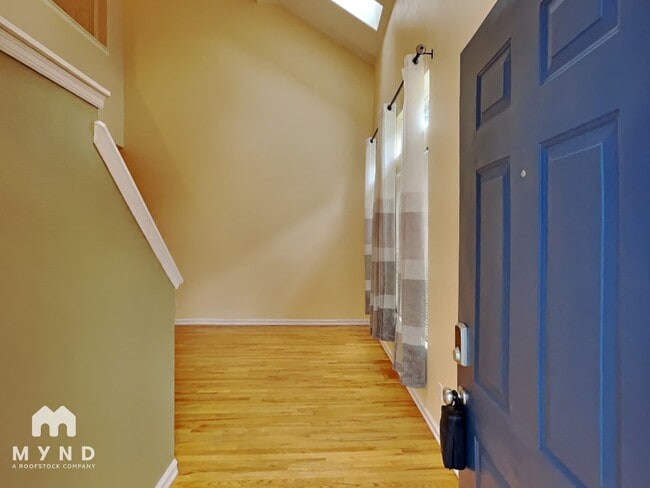 24944 SE 43rd St in Issaquah, WA - Foto de edificio - Building Photo