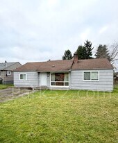 9133 Veterans Dr SW in Lakewood, WA - Building Photo