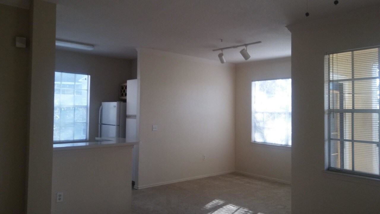 2600 Robert Trent Jones Dr in Orlando, FL - Building Photo