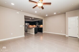 13800 Lyndhurst St in Austin, TX - Foto de edificio - Building Photo