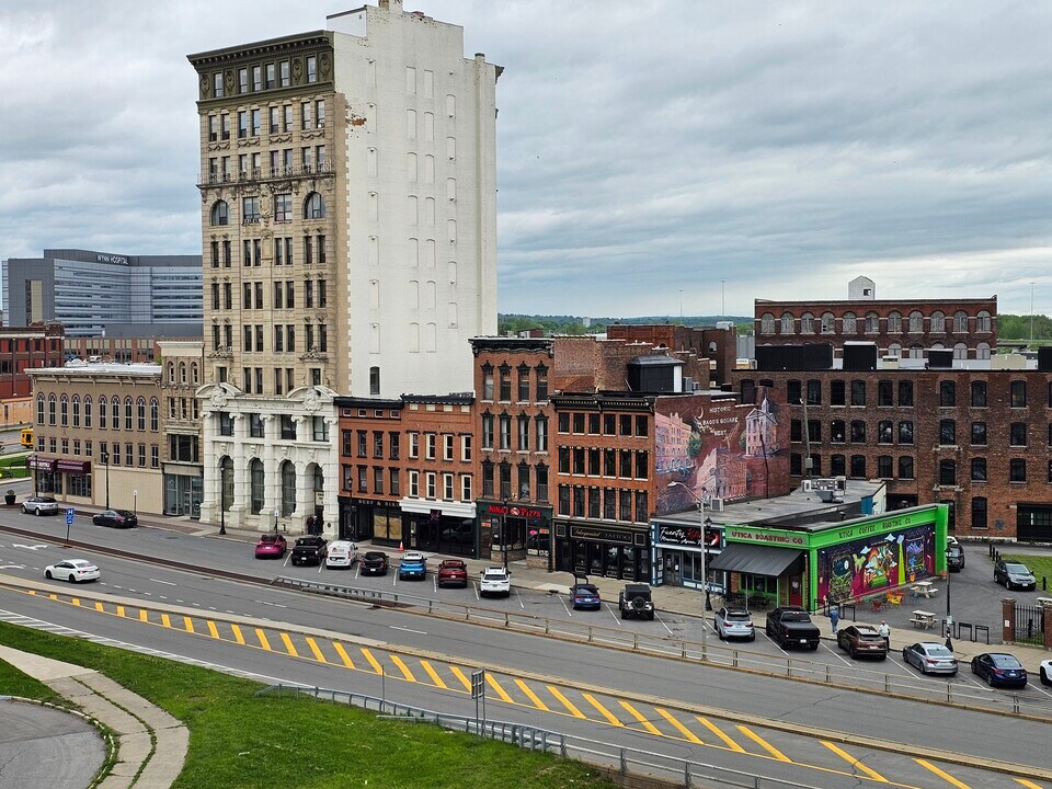 98 Genesee St, Unit 2nd Floor in Utica, NY - Building Photo