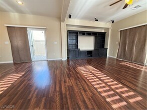 9172 Domina Royal St in Las Vegas, NV - Building Photo - Building Photo