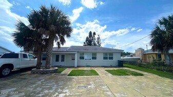 2714 Dach Ave in Daytona Beach, FL - Building Photo