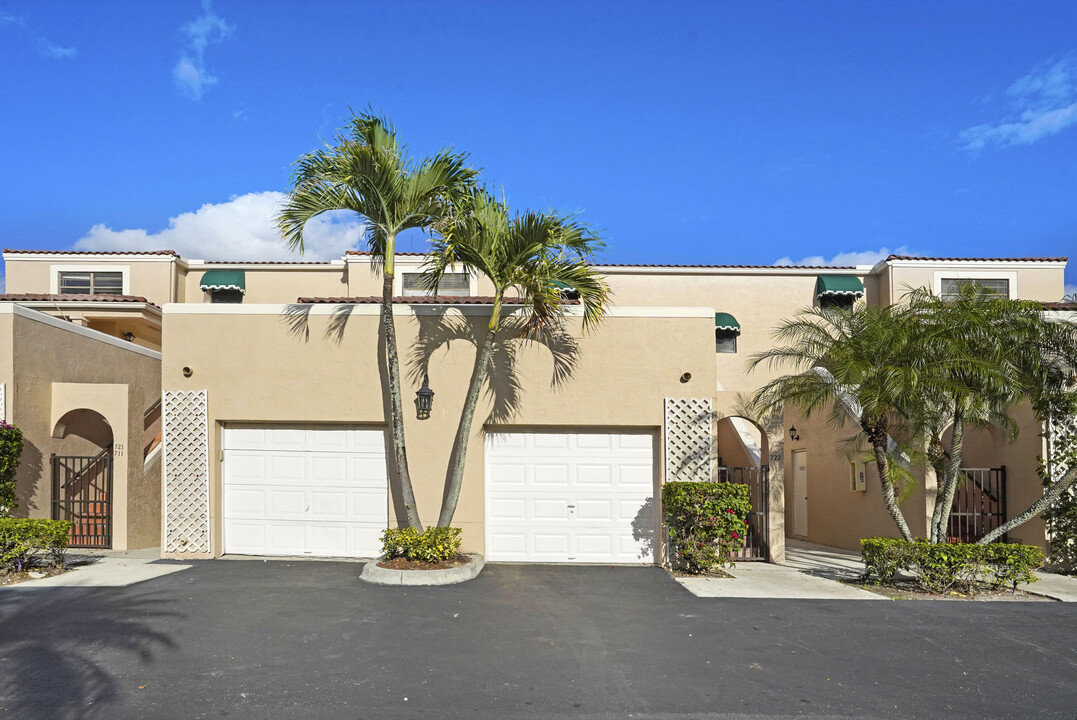 6630 Villa Sonrisa Dr in Boca Raton, FL - Foto de edificio