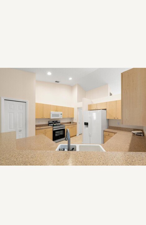2826 SW Ann Arbor Rd in Port St. Lucie, FL - Building Photo