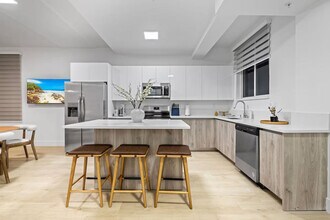 1627 NW 1st St in Miami, FL - Building Photo - Building Photo