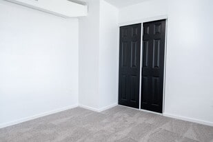 25 Midland Heights Cir in Midland, PA - Building Photo