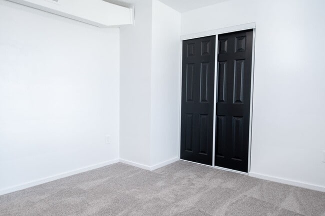 property at 9 Midland Heights Cir