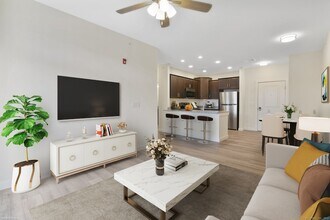 280 Salmon Brook St, Unit 2A101 in Granby, CT - Foto de edificio - Building Photo