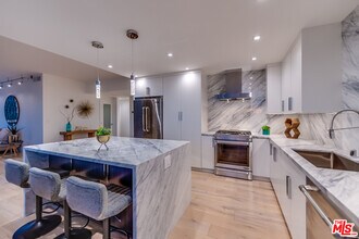 17350 W Sunset Blvd in Los Angeles, CA - Building Photo - Building Photo