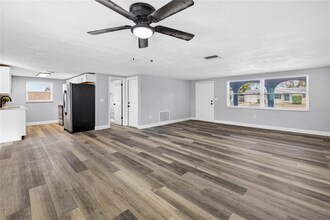 7538 Gulf Highlands Dr in Port Richey, FL - Building Photo - Building Photo