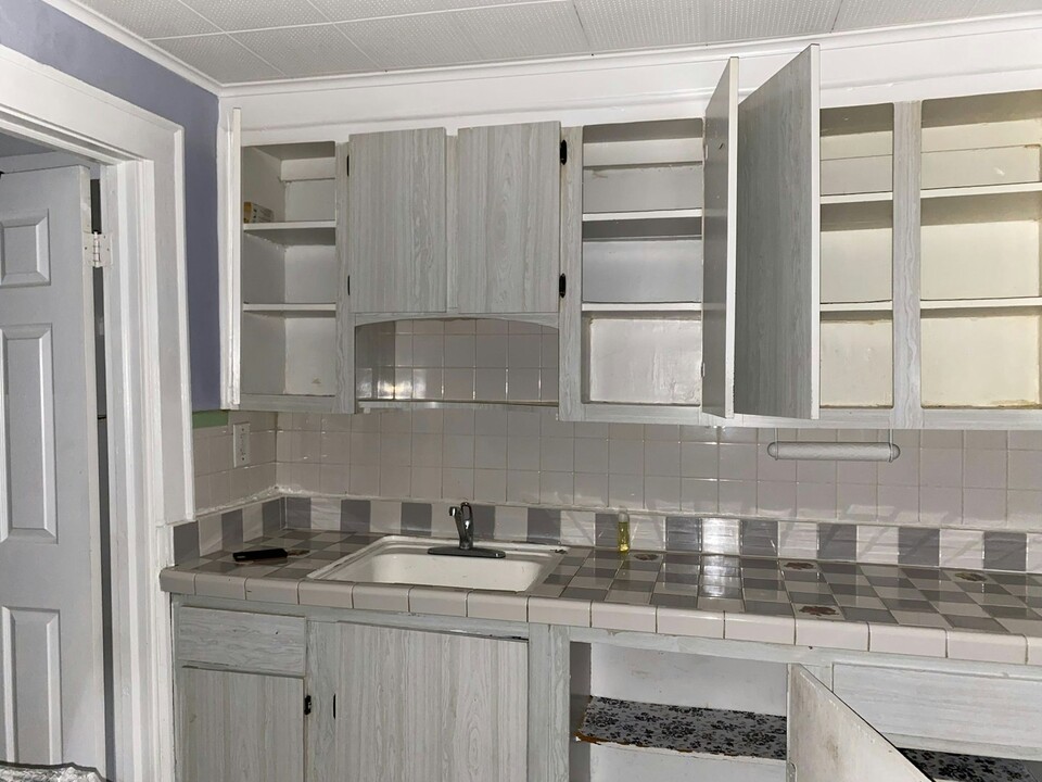 210 Pearl St in Lawrence, NY - Building Photo