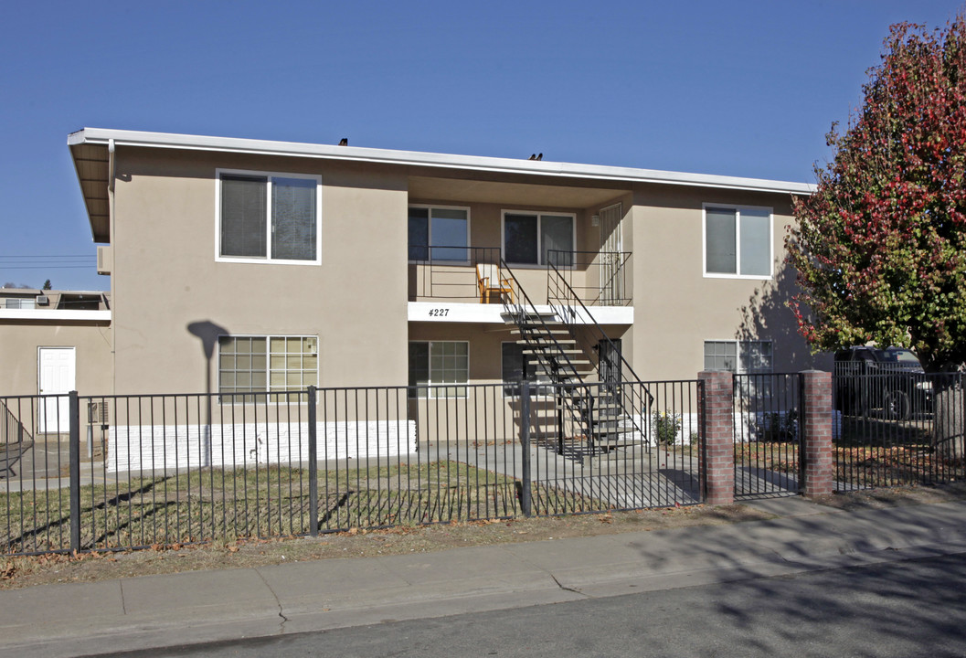 4227 Tresler Ave in North Highlands, CA - Building Photo