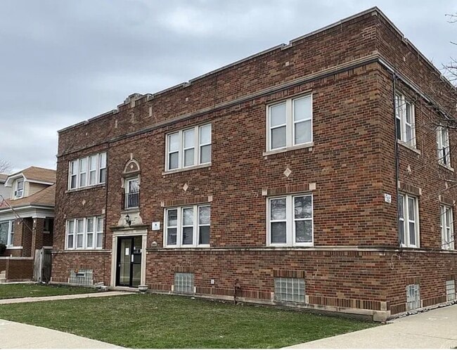 property at 4520 W Wellington Ave