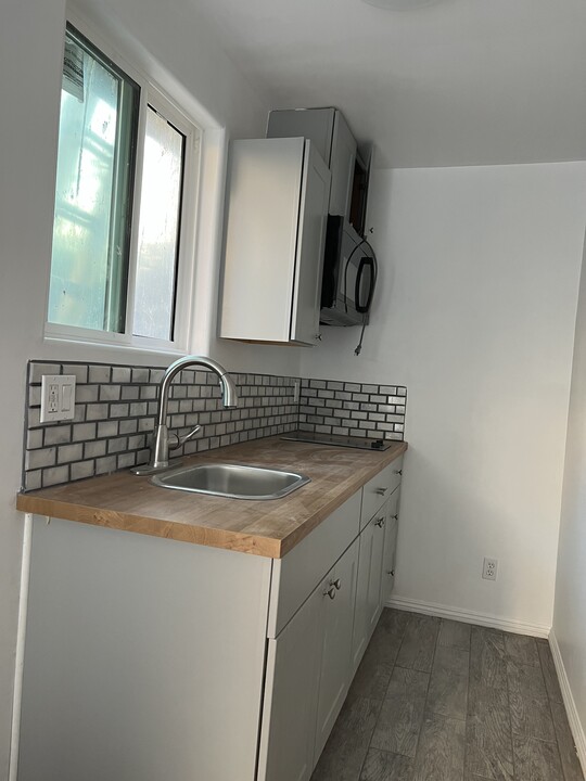 2345 Pine Ave in Long Beach, CA - Building Photo