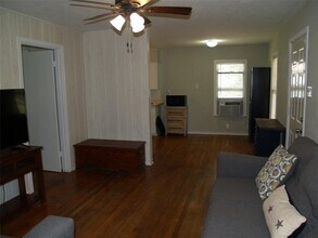 11131 Woodside Dr in Plantersville, TX - Building Photo - Building Photo