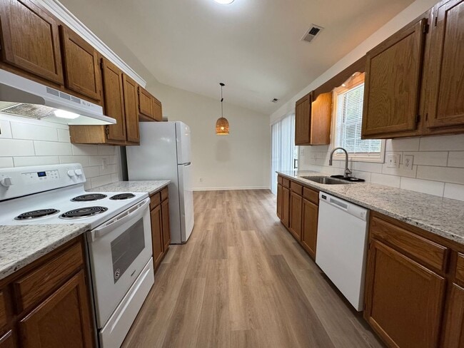 135 Glenwood Dr in Hubert, NC - Building Photo - Building Photo