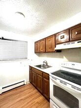 131 Woodland Dr in Montville, CT - Building Photo - Building Photo