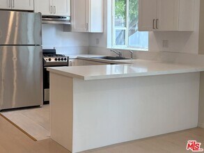 16699 Morrison St in Los Angeles, CA - Building Photo - Building Photo