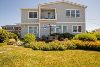 292 High Hill Rd in Tiverton, RI - Building Photo - Building Photo