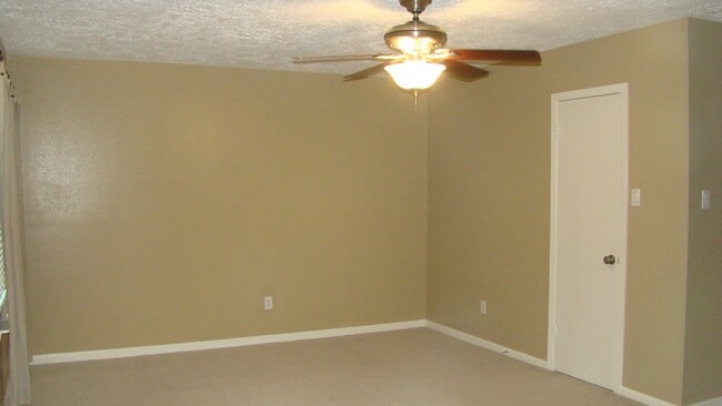 2715 Sunbird Dr in Houston, TX - Foto de edificio - Building Photo