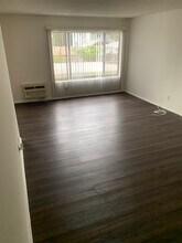 901 N Cedar St, Unit 10 in Inglewood, CA - Building Photo - Building Photo