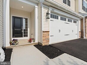 202 Thompson Dr in West Windsor Township, NJ - Building Photo - Building Photo