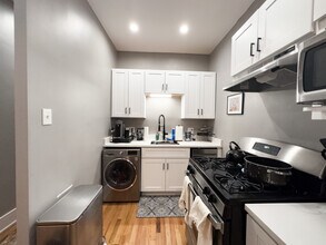 441 W Melrose St, Unit A2 in Chicago, IL - Foto de edificio - Building Photo