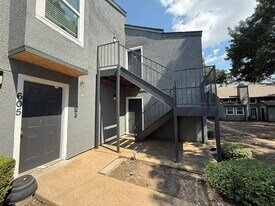 9696 Walnut St in Dallas, TX - Building Photo