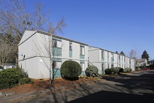 Sunnyside Village in Salem, OR - Building Photo