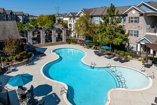 Vintage Crossing in Gallatin, TN - Building Photo